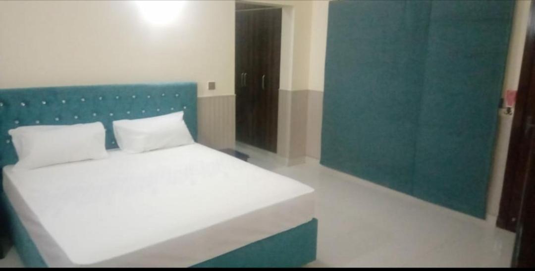 Hak Mall Suites And Apartments Rawalpindi Luaran gambar