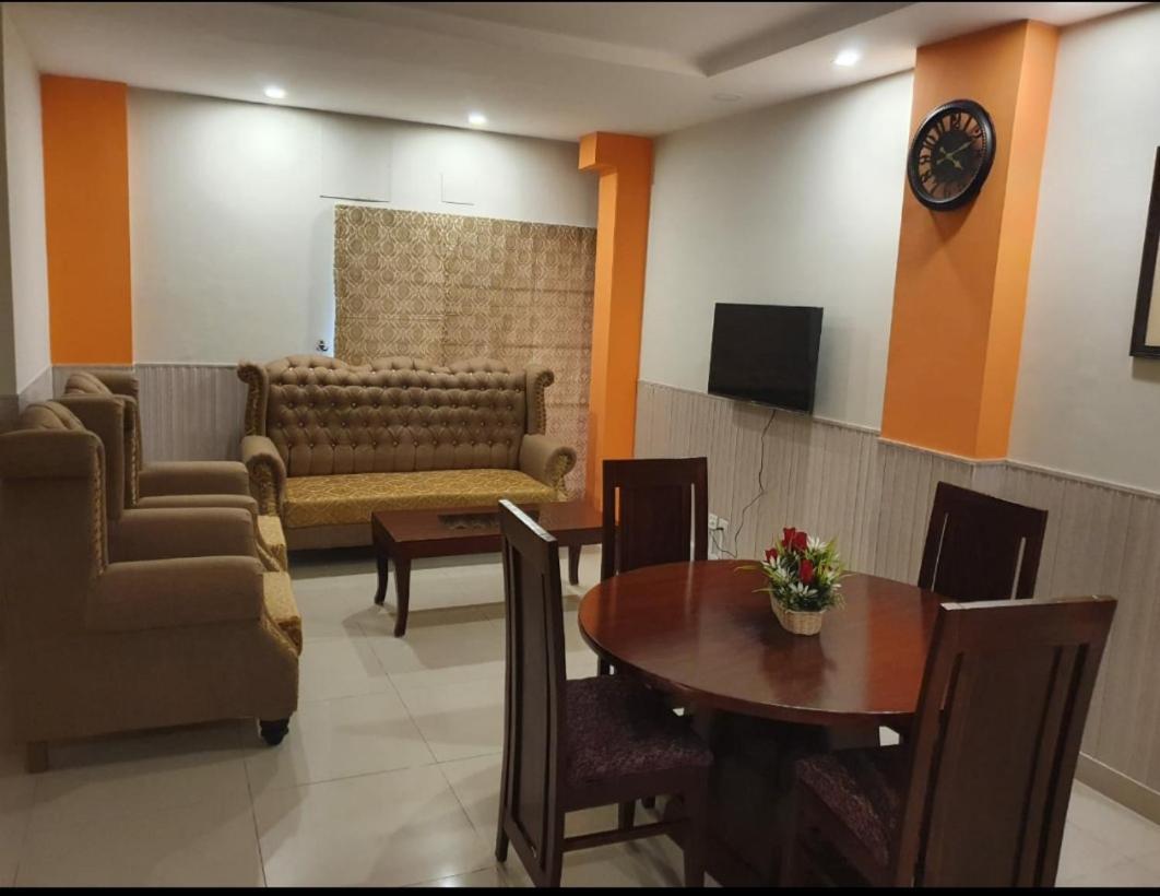 Hak Mall Suites And Apartments Rawalpindi Luaran gambar