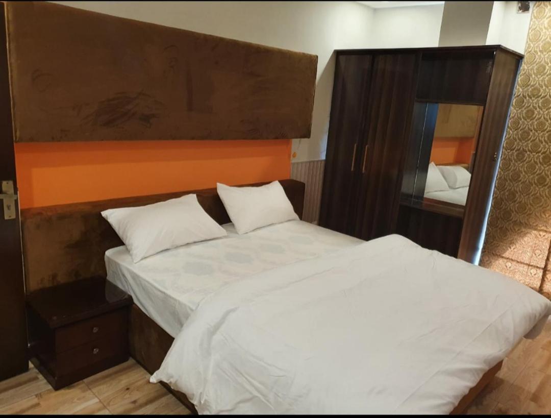 Hak Mall Suites And Apartments Rawalpindi Luaran gambar