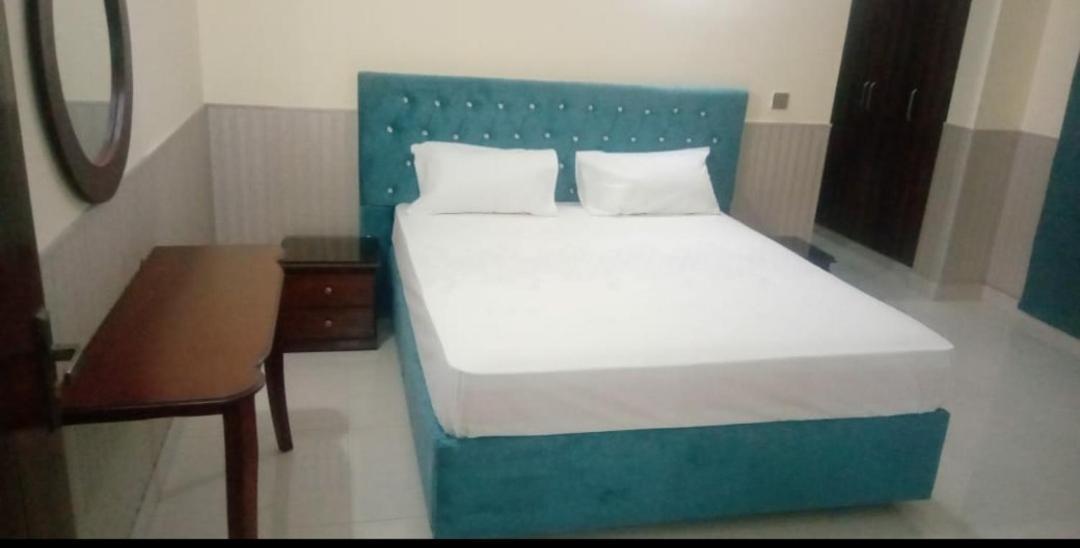 Hak Mall Suites And Apartments Rawalpindi Luaran gambar